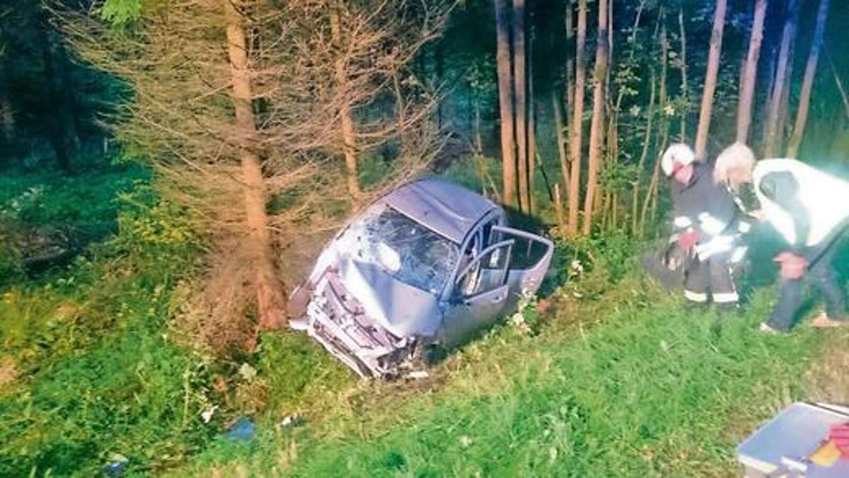 Sonneberg/Neuhaus: Schrecksekunde endet im Graben: 21-Jährige schwer verletzt