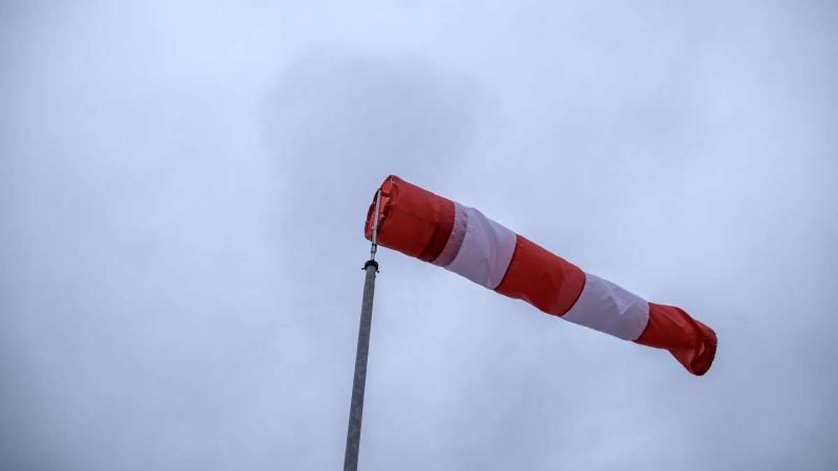 Thüringen: Wetterdienst: Orkanartige Böen entlang des Rennsteigs