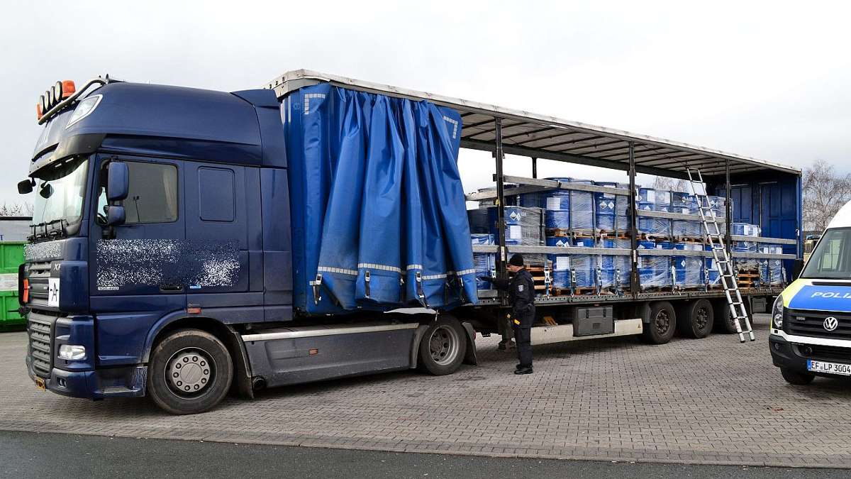 Thüringen: Gefahrgut-Laster rast mit mehr als 100 Sachen über die A 4