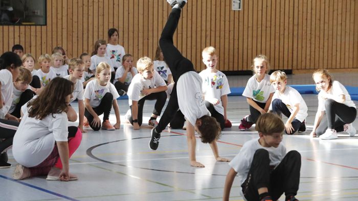 Schillerschule bewegt sich: Tanzend zu mehr Selbstbewusstsein