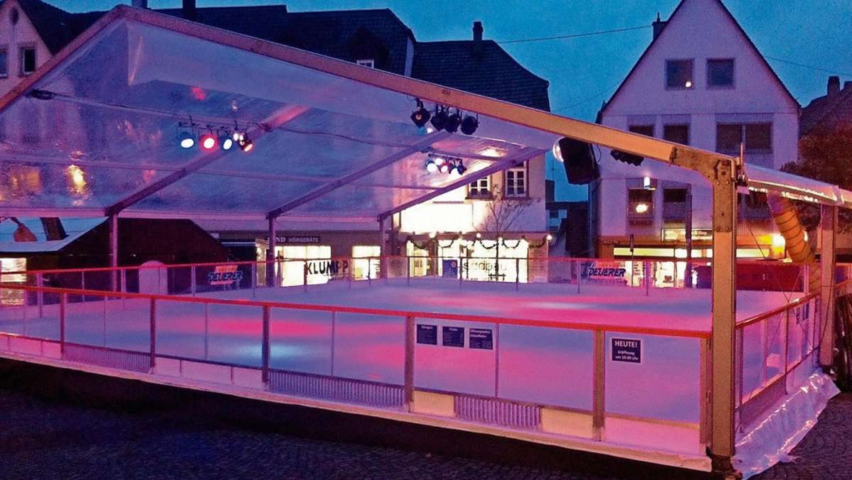 Meiningen: Im Advent gibt es wieder eine Eisbahn auf dem Markt