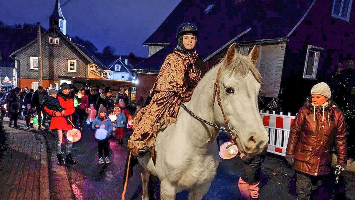 Kein Pferd in Ilmenau: Kinder und Erwachsene feiern Sankt Martin