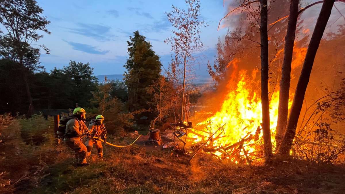 Brandeinsatz: Gartenlaube war nicht mehr zu retten