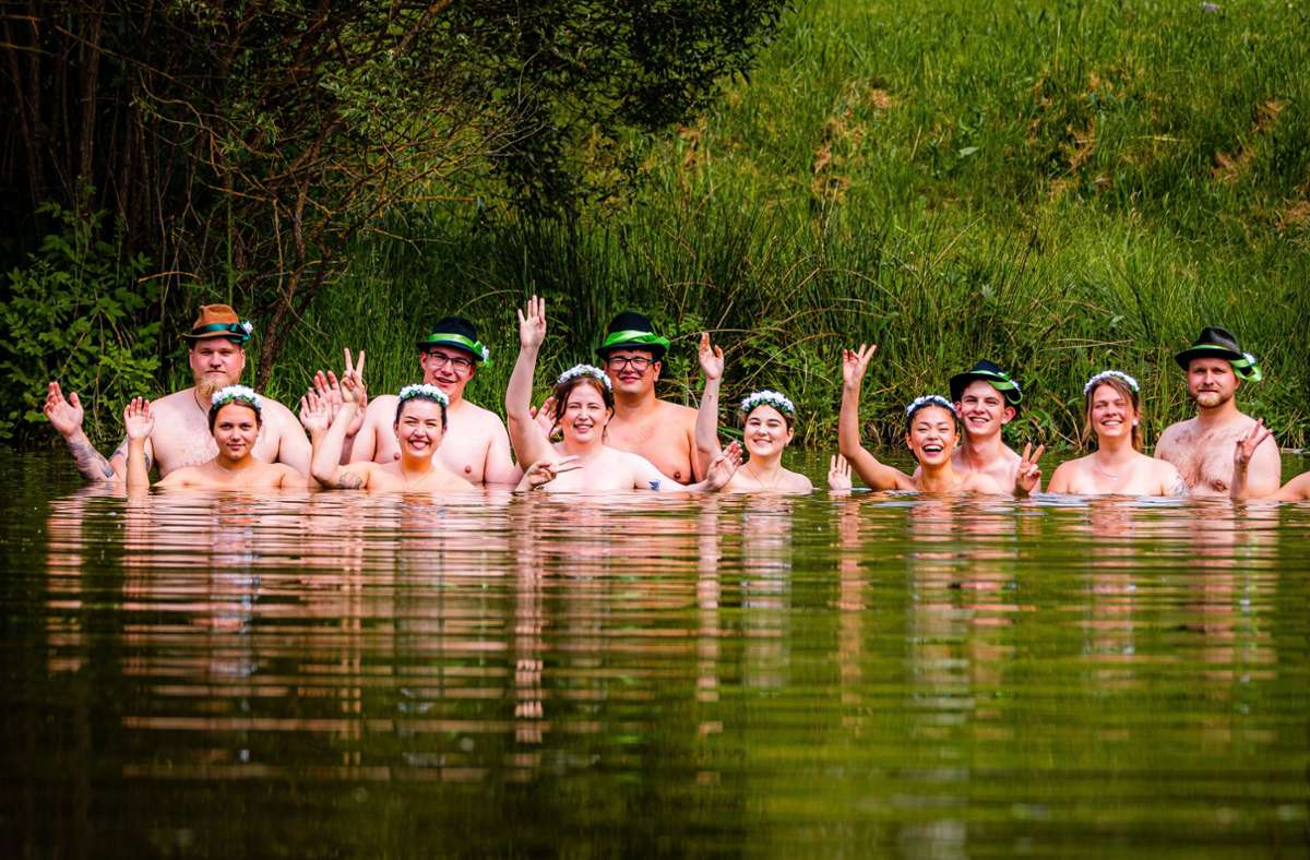 Platz eins: Die siegreiche Kirmesgesellschaft aus Bürden überzeugte die Jury mit ihrem gemeinsamen Bad im Waldsee.