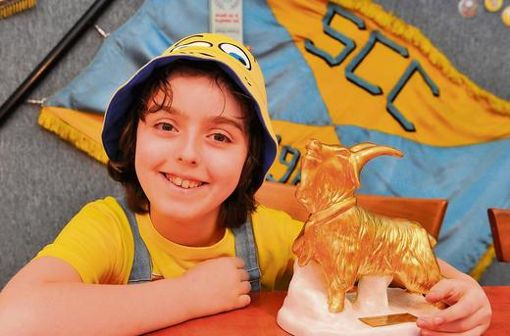 Die Freude über die "Goldene Ziege" , die karnevalistische Auszeichnung des ZCC, steht Robert Werner ins Gesicht geschrieben. Der 11-jährige Gymnasiast spielt für sein Leben gern Akkordeon und steigt ebenso gern in die Bütt beim SCC. 	Foto: frankphoto.de Quelle: Unbekannt
