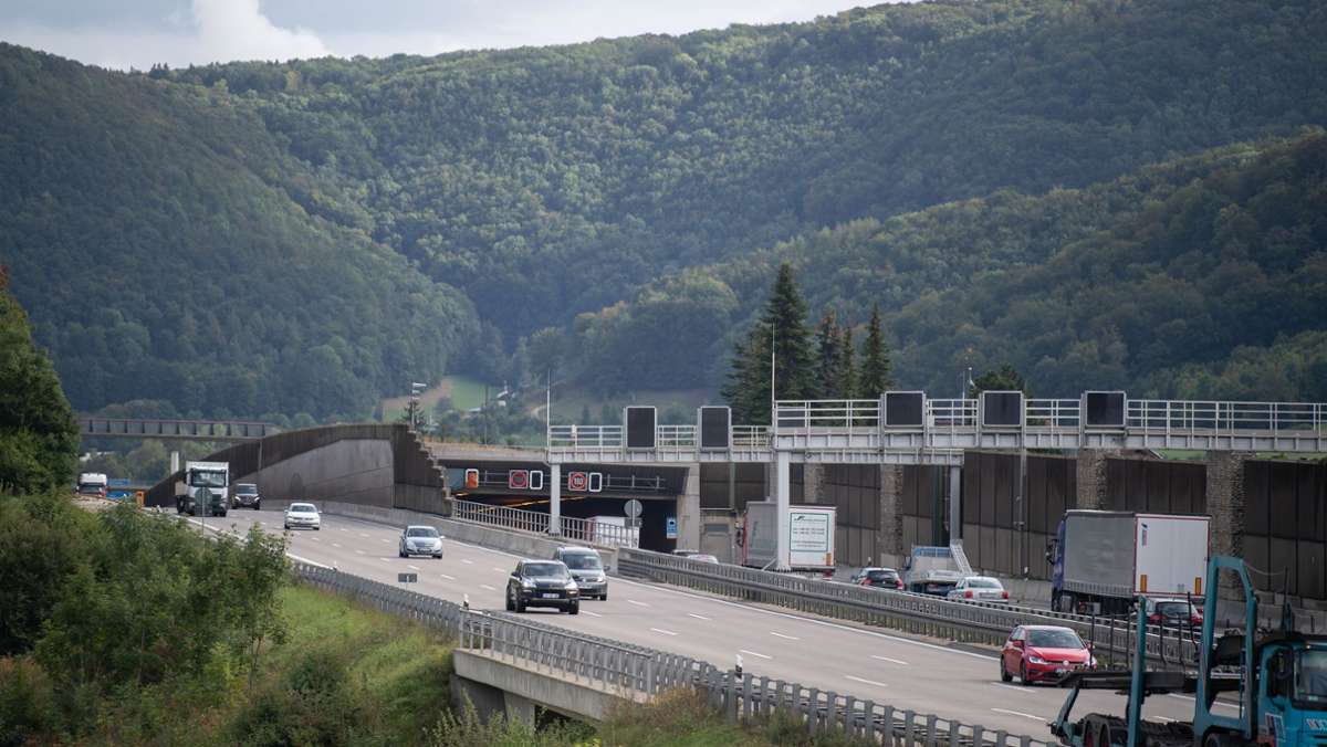 Verkehr: Autobahn 8 bei Gruibingen wegen Wartung nachts gesperrt