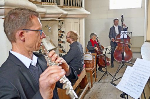 Mit recht großem instrumentalem Aufwand und gesteigerter Spiellust gastierte der „Regler Musikkreis“ aus Arnstadt in Heydas Kirche. Foto: /Karl-Heinz Veit