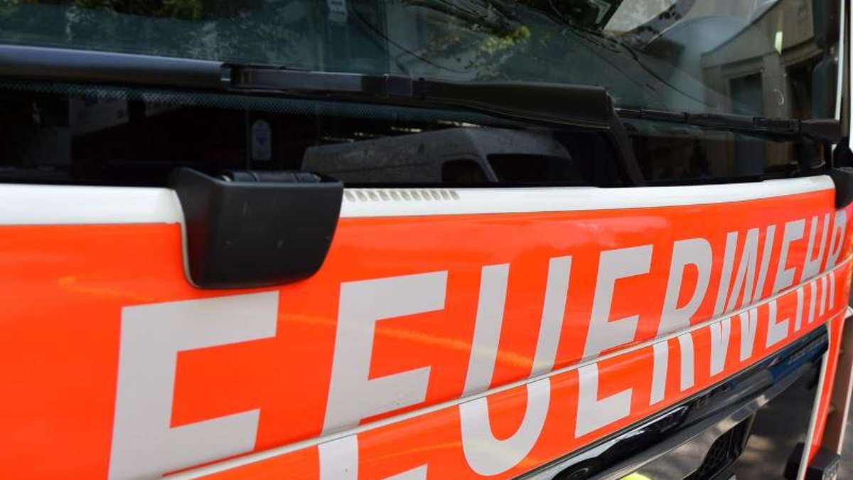 Thüringen: Transporter brennt auf A4: Feuer greift auf vier Fahrzeuge über