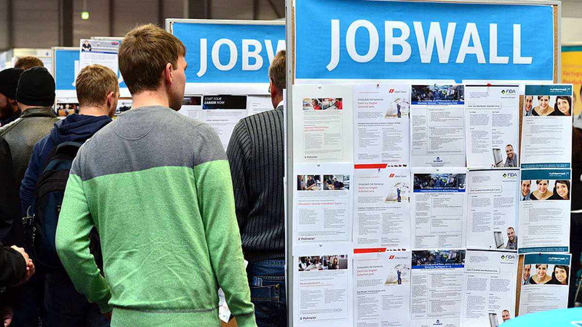 Wirtschaft: Prognose für 2018: Weniger Arbeitslose - mehr Fachkräfte gesucht