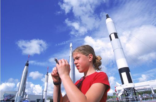 Ein Mädchen besucht den Weltraumbahnhof auf Cape Canaveral in den USA. Ohne deutsche Ingenieure gäbe es keine Raketentechnik. Foto: imago/Aurora Photos/Jose Azel