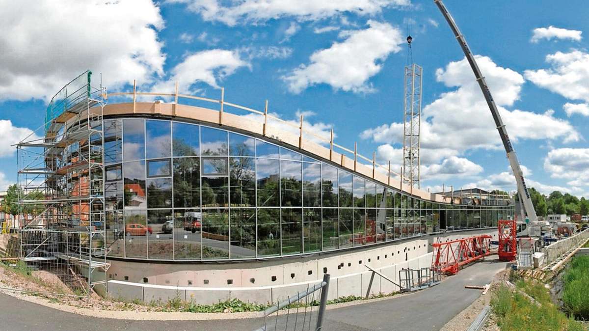Ilmenau: Neue Schwimmhalle ist ganz mit Glas verkleidet