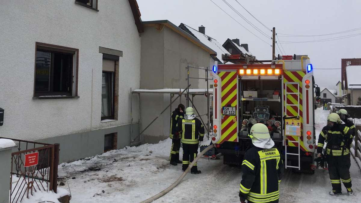 Richtig reagiert: Zimmerbrand in Fambach schnell gelöscht