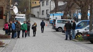 Lichtenberg: Polizei meißelt Kellerboden auf