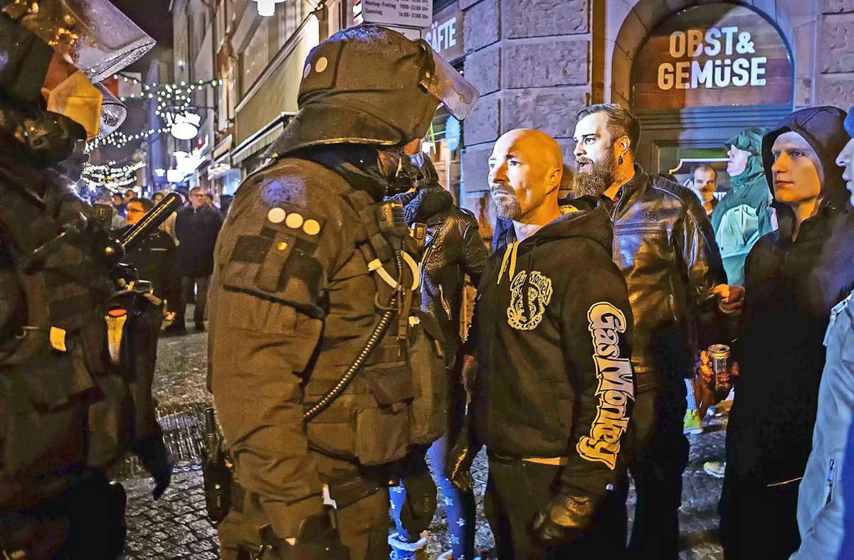 Auge in Auge: Corona-Protestierer und Polizei am Samstag in Eisenach.