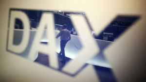 Börse in Frankfurt: Dax schließt im Minus - Rekord knapp verpasst