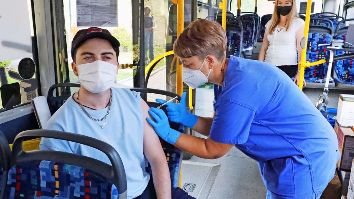 Corona-Pandemie: Impfbus tourt durch den Landkreis