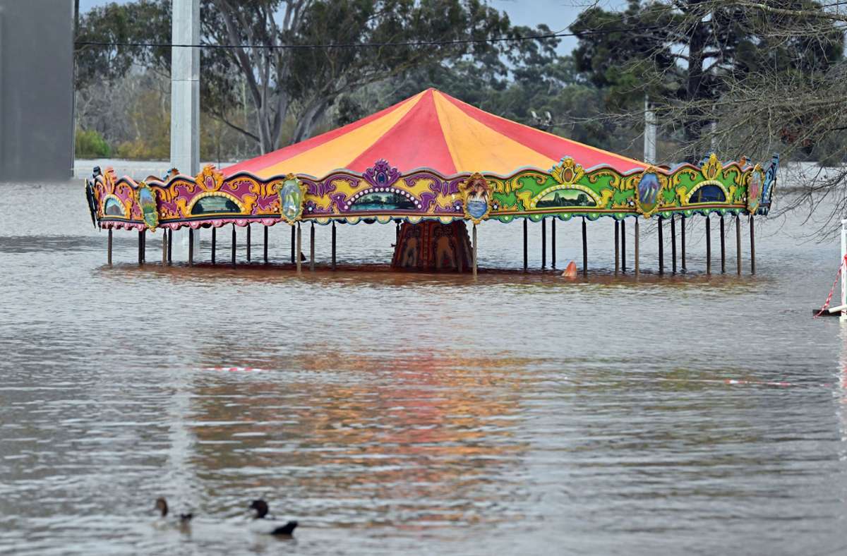 Auch ein Vergnügungspark in Camden im Südwesten Sydneys ist von den Fluten überschwemmt worden.