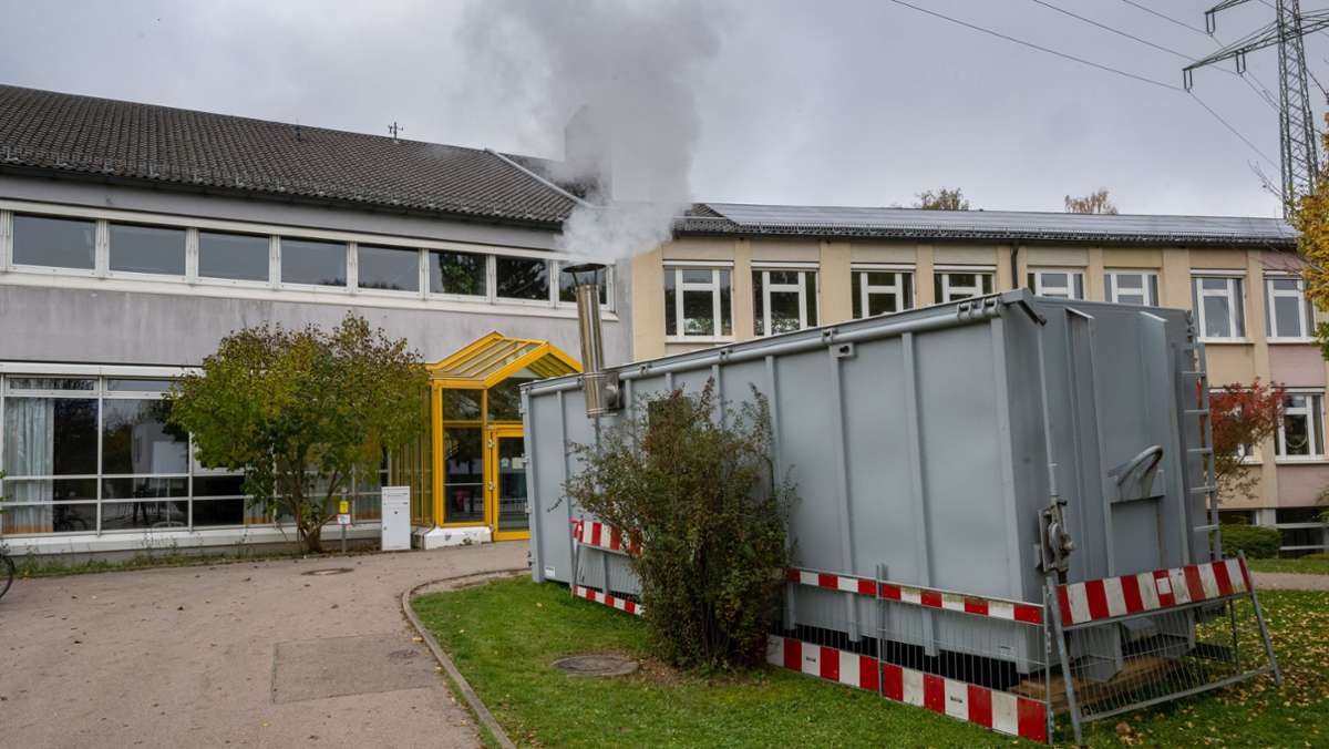 Wegen hoher Gaspreise: Schule in Bayern  bekommt provisorische Holzheizung