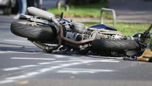 Toter und Schwerverletzte bei Bikerunfall