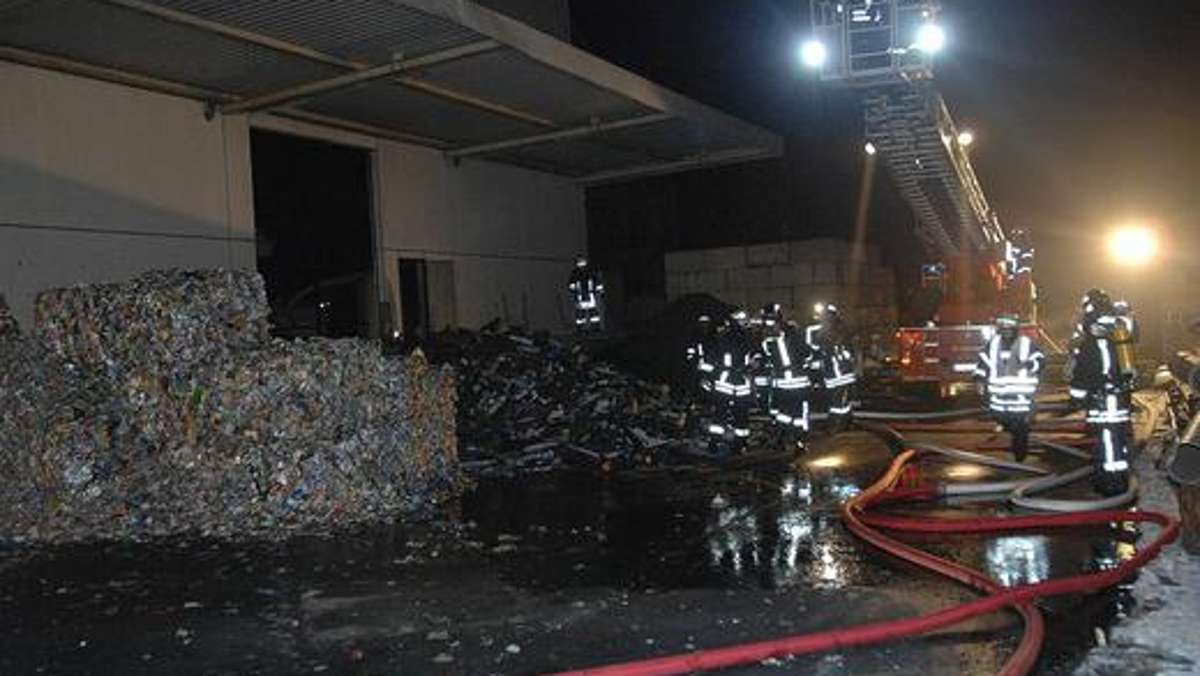 Meiningen: Feuer in Recyclingbetrieb - Schaden in Millionenhöhe