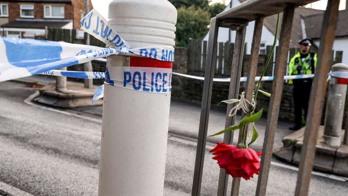 England: 15-Jähriger vor Schule erstochen – Polizei nimmt 16-Jährigen fest