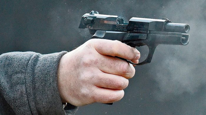 Coburg: Unbekannter schießt mit Schreckschuss-Pistole auf 19-Jährigen