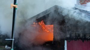Brand in Gartenhütte: Feuerwehr soll Leiche gefunden haben