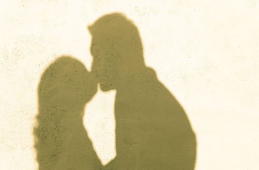 Kuss im Sonnenschein – Gratisdiät und Wellnessprogramm in einem Foto: imago/blickwinkel