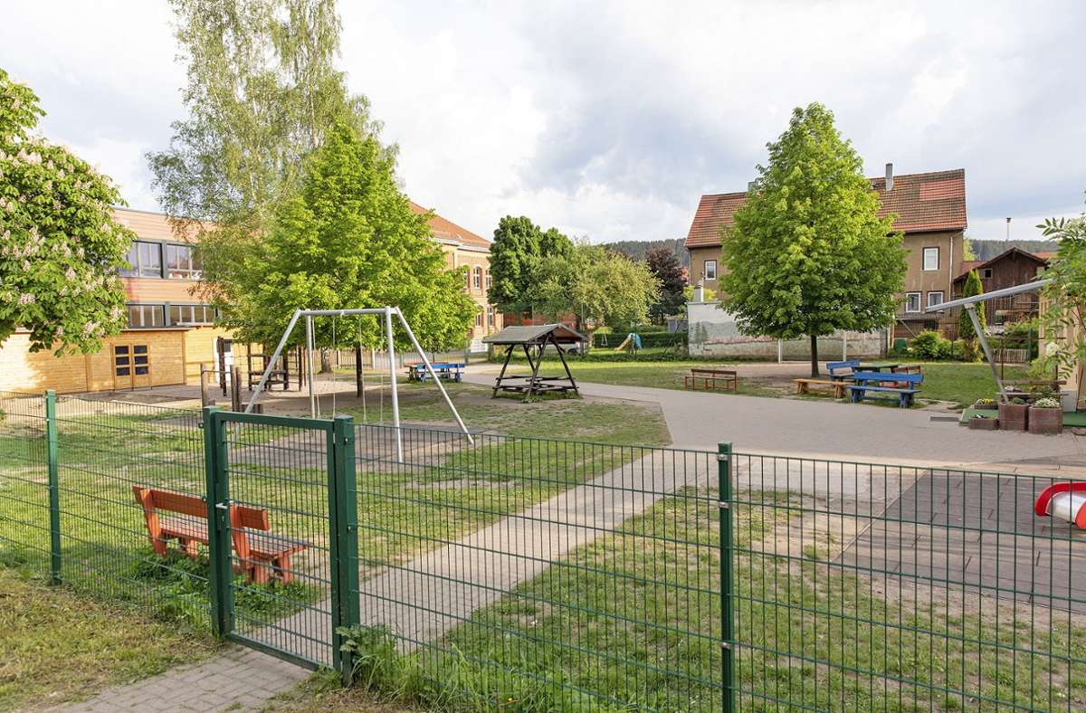 Der Schulhof in Langewiesen soll während der Ferien aufgehübscht werden. Foto:  