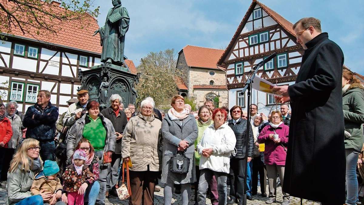 Bad Salzungen: Goldener Luther steht jetzt in Berka
