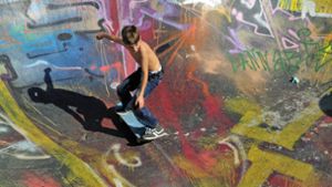 Die Skaterbahn bekommt ein Graffiti