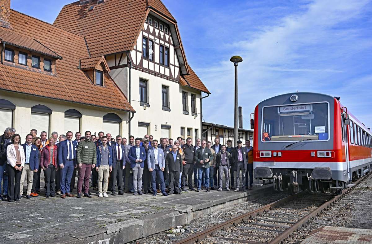 Gruppenbild am Bahnhof in Vacha (Wartburgkreis): Foto: /Heiko Matz