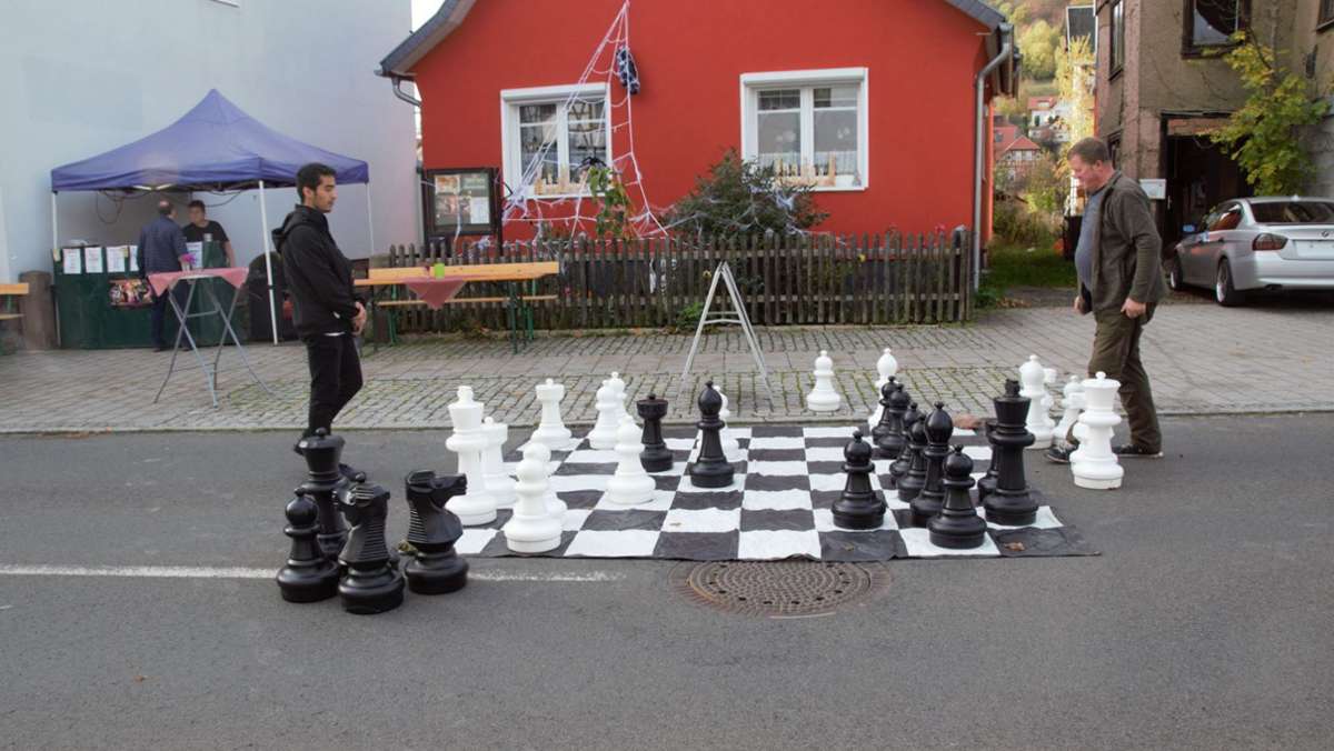 Steinbach-Hallenberg: Schachfiguren und Schilder  geklaut