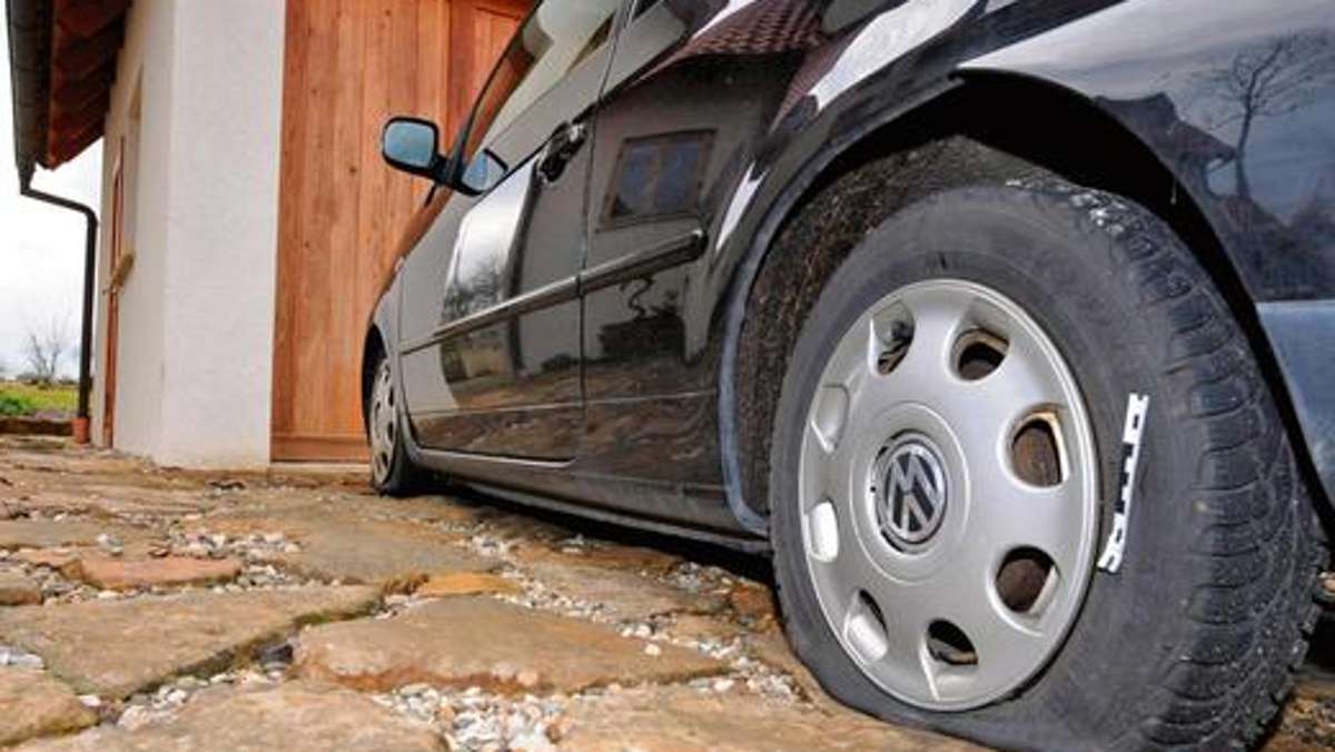 Suhl/ Zella-Mehlis: Unbekannte zerstechen gleich drei Reifen