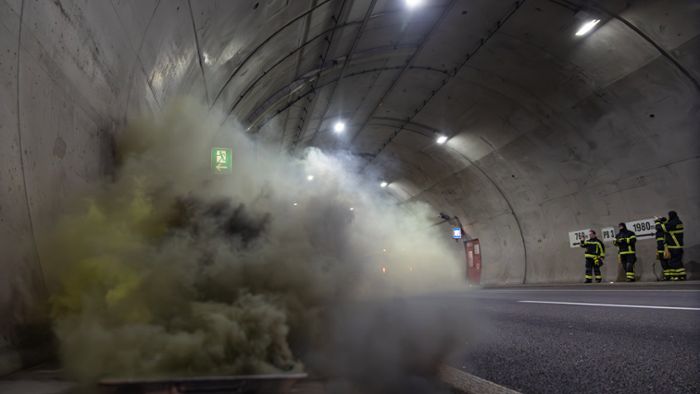 Rauchfackeln im A71-Tunnel 