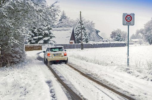 Im gesamten Landkreis (im Bild Barchfeld) mussten die Autofahrer auf verschneiten Straßen sehr vorsichtig fahren. Foto: Rainer Schade