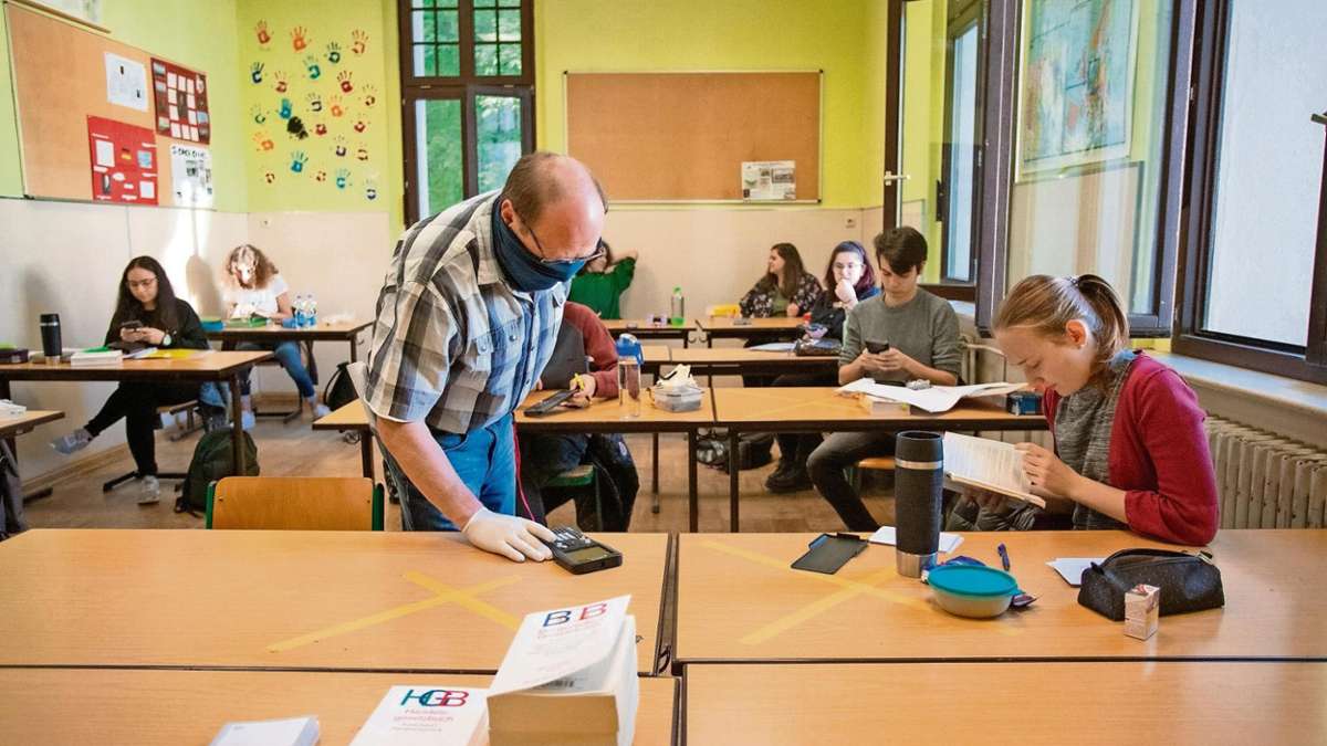 Ilmenau: Abiturienten schwitzen über ihren Prüfungsaufgaben