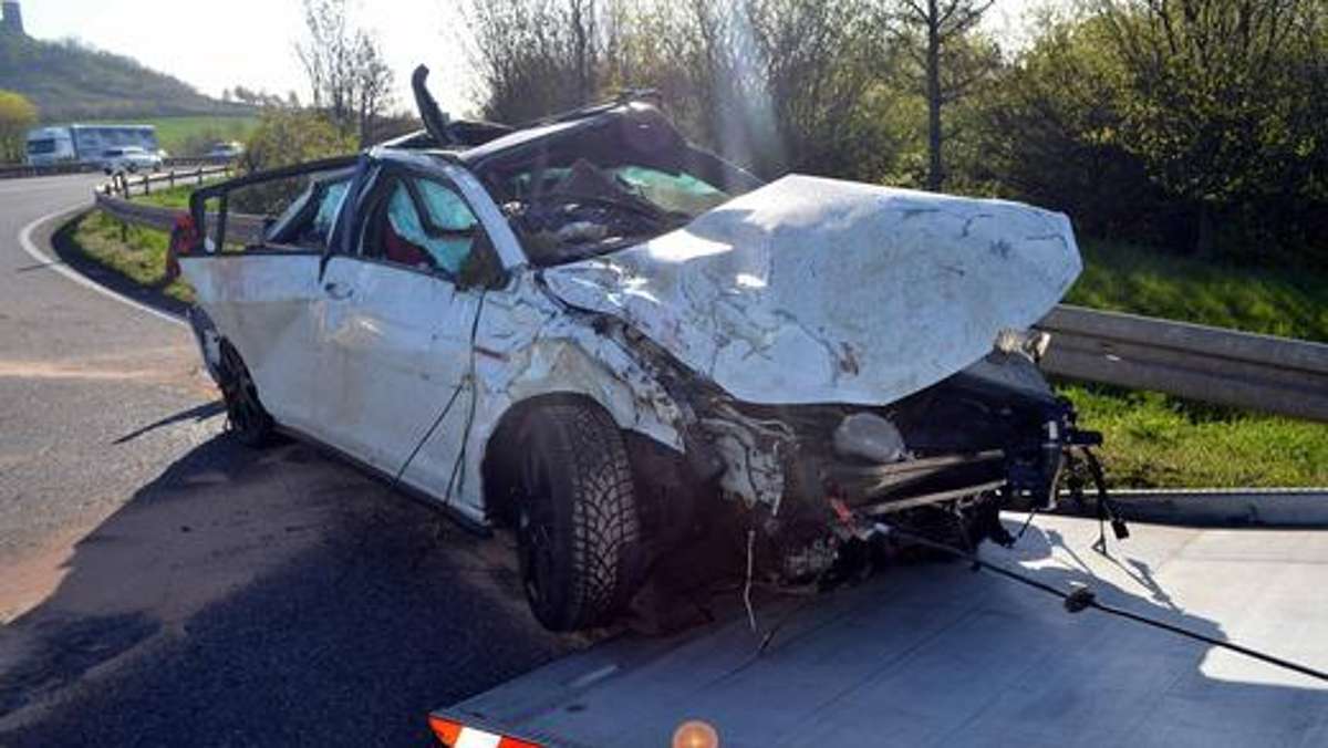 Thüringen: Überschlag auf Autobahn - eine Tote und drei Schwerverletzte