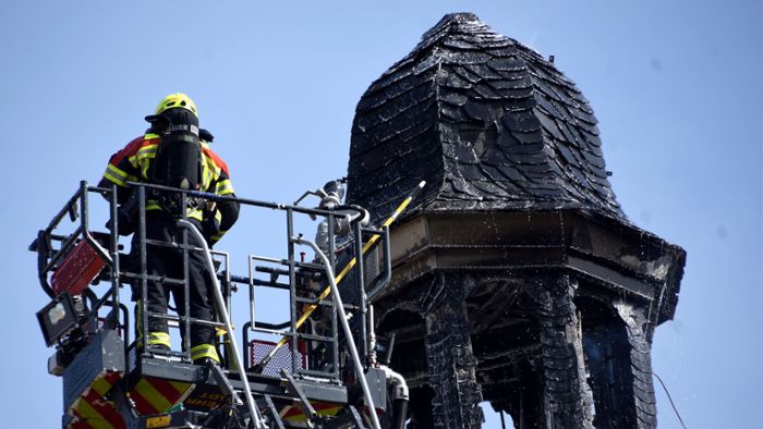 Großbrand in Arnstadt: Spezialkräne und erste Spenden für den Turm