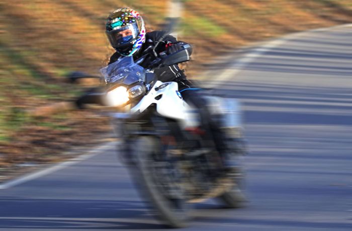 Steinach: Motorradfahrer fliegt aus Kurve