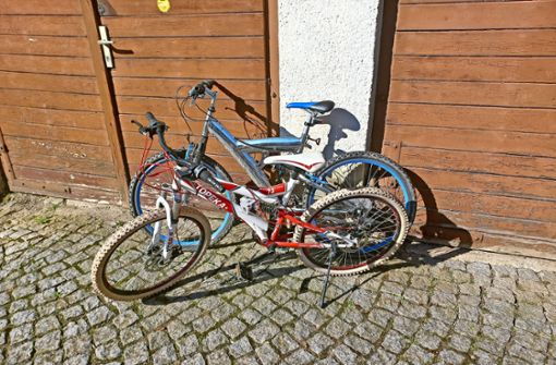 Die beiden Fahrräder wurden in der Nähe des Bad Liebensteiner Reiterhofes gefunden. Foto: Stadtverwaltung