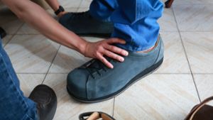 Buntes: Deutsche Schuhe für die wohl längsten Füße der Welt