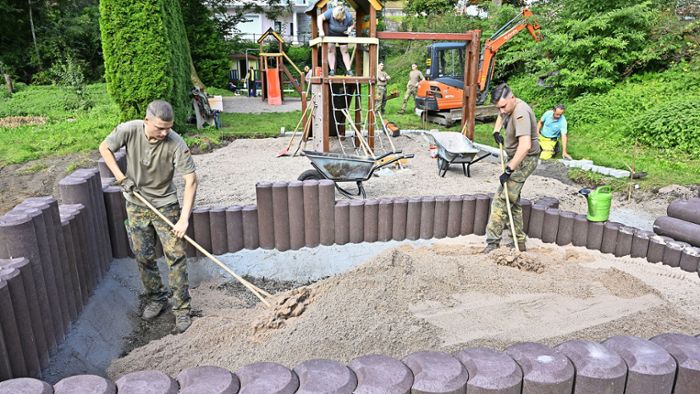 Steinbach: Strolche bringen Spielplatz in Schuss