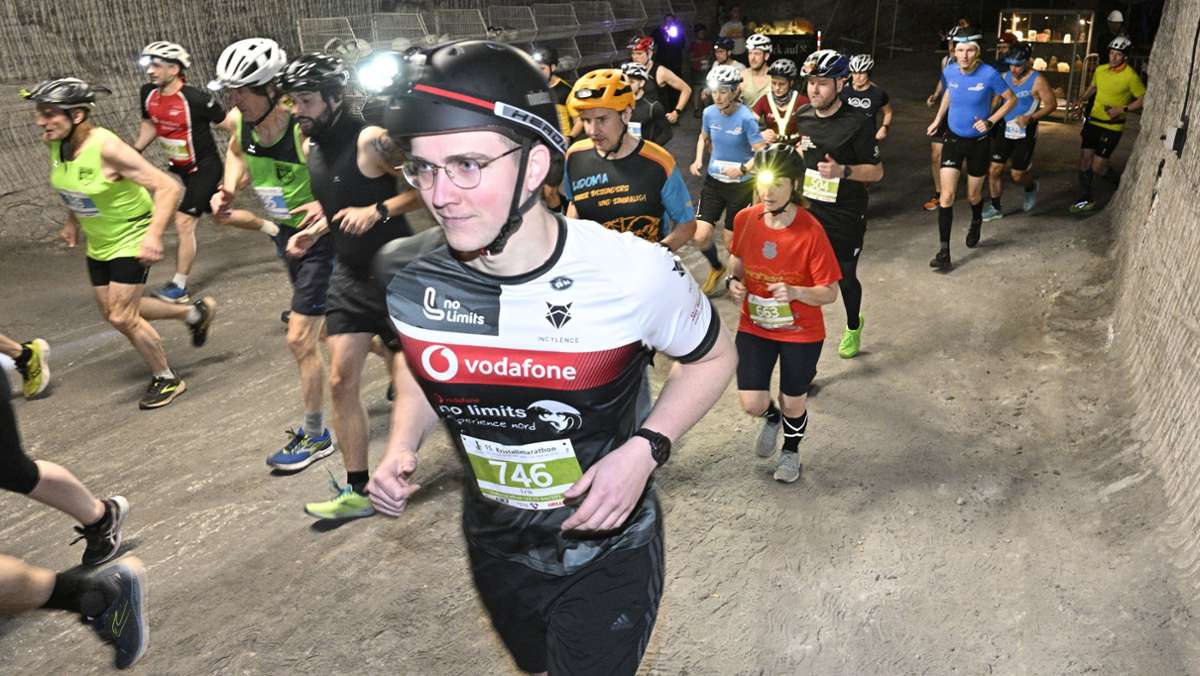 Marathon 500 Meter unter Tage: Enger Einlauf nach 42,5 Kilometern