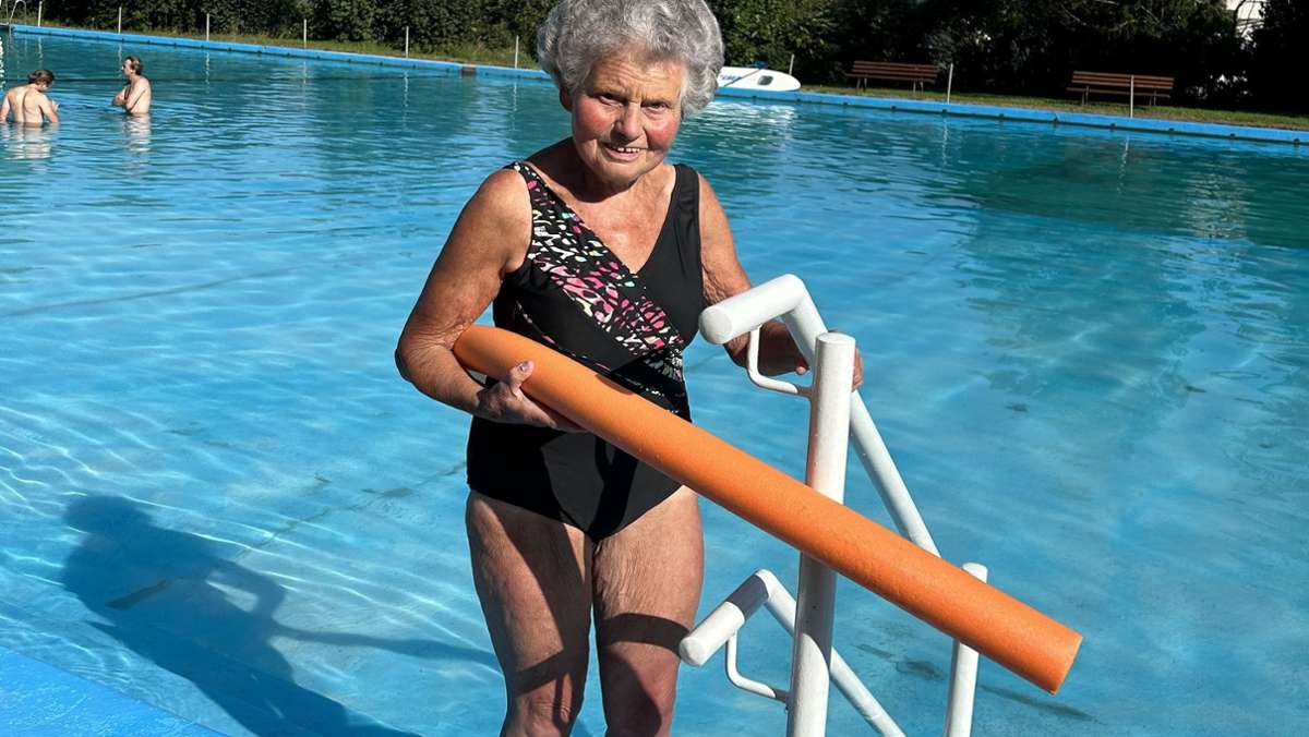 Schwimmen in Steinach: Mit 85 Jahren dreht Helene ihre Runden