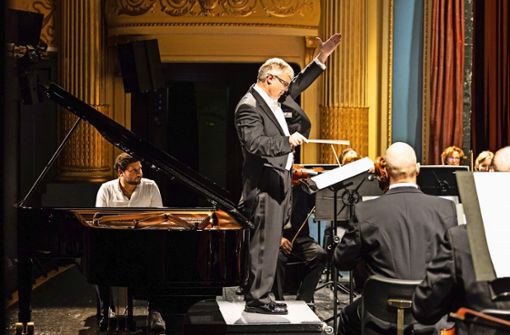 Yojo Christen spielt und Philippe Bach dirigiert Franz Hummels Klavierkonzert mit der Meininger Hofkapelle. Foto: Christina Iberl