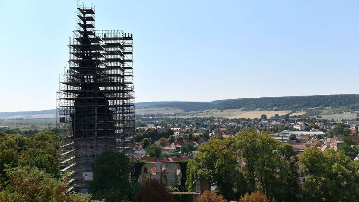 Thüringen: Gefährlicher Übermut: Betrunkene klettern auf Kirchen-Baugerüst herum