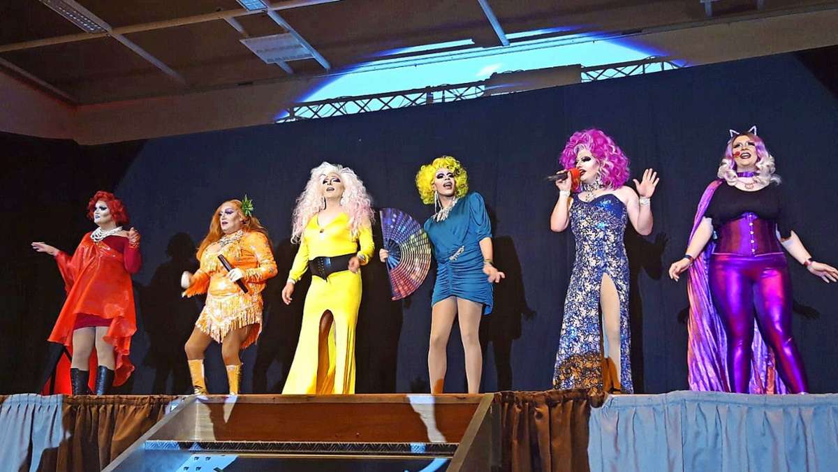 Travestie-Show: „Die Rhön ist bunt“