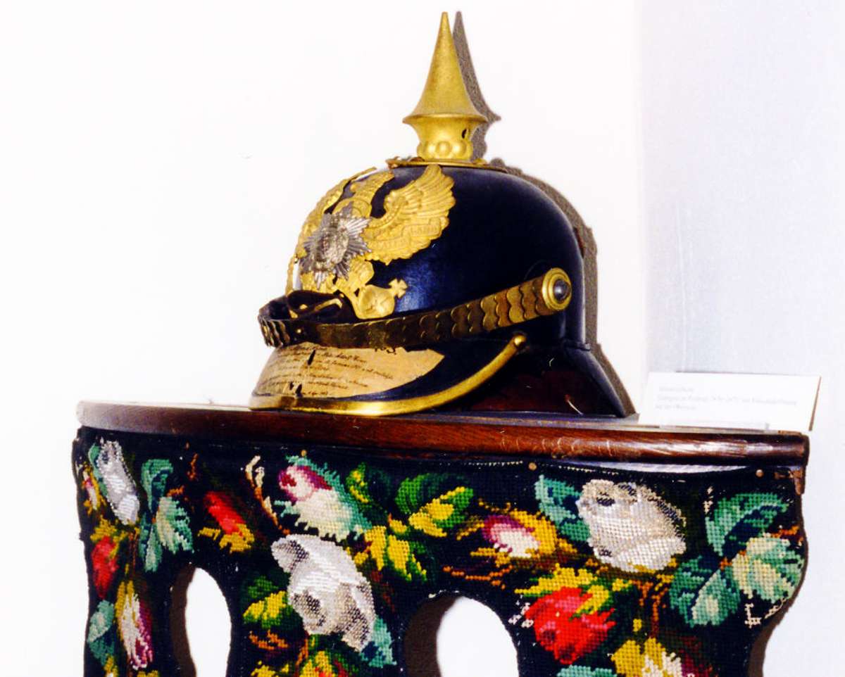 Der ausgestellte Helm. Foto: Museum