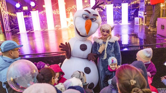 Eiskönigin Elsa enttäuscht auf Ilmenauer Weihnachtsmarkt
